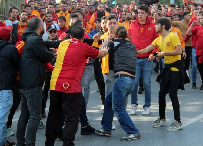 Galatasaray Taraftarı Taksim’de Toplandı