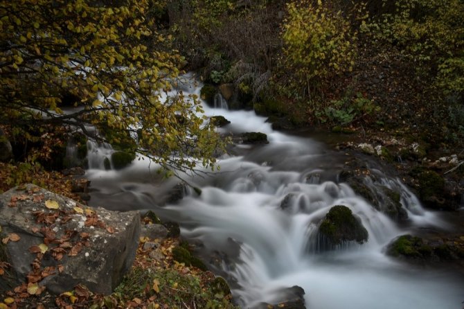 Kırk Gözeli Tomara Şelalesi Sonbahar Mevsiminde Ayrı Bir Güzel