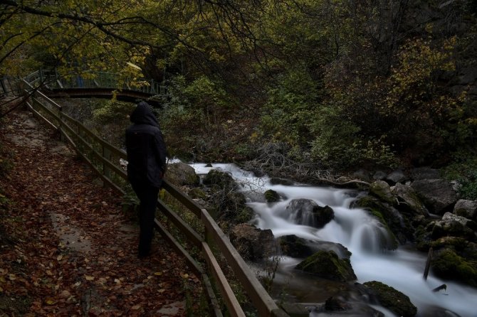 Kırk Gözeli Tomara Şelalesi Sonbahar Mevsiminde Ayrı Bir Güzel