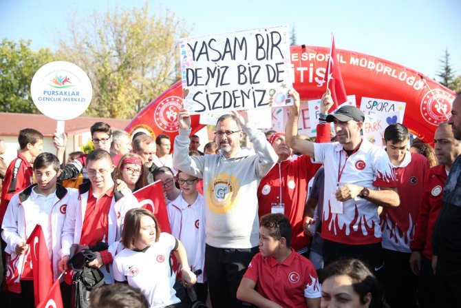 Bakan Kasapoğlu: "Engelli Sporcularımız Ve Engelli Arkadaşlarımız Bizler İçin Çok Değerli"