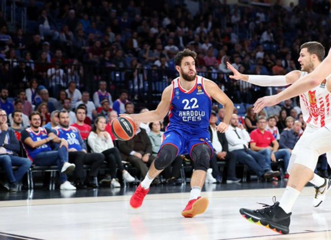 Anadolu Efes 4. Galibiyetini Aldı
