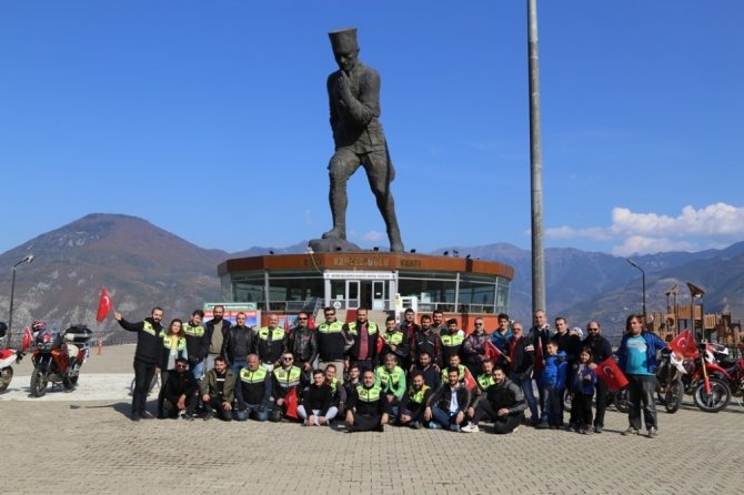Artvin Motosiklet Kulübü Üyeleri Ata’nın Huzurunda
