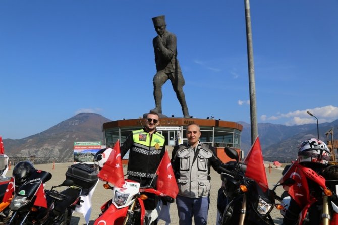 Artvin Motosiklet Kulübü Üyeleri Ata’nın Huzurunda