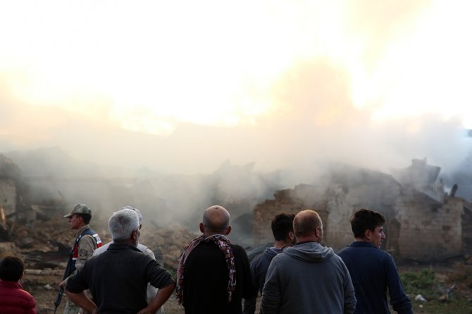 Bayburt’ta Yangın: 7 Ev, 2 Ahır Kullanılamaz Hale Geldi