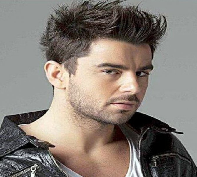 Konser İçin Yola Çıkan Şarkıcı Kazada Yaralandı