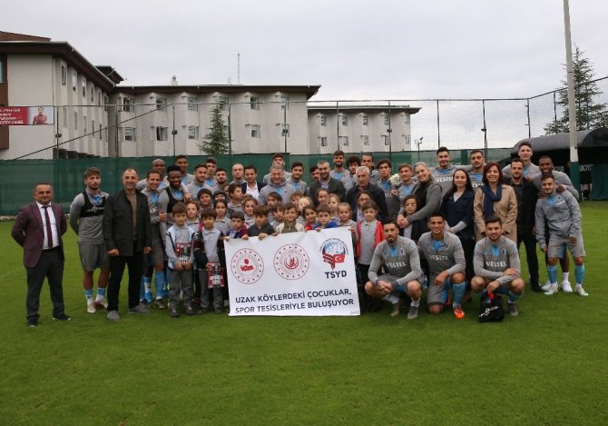 “Uzak Köylerde Yaşayan Çocukları” Trabzonspor Misafir Etti