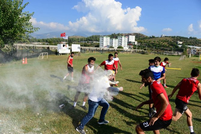 Amatör Kulüp Yöneticisine Un Ve Yumurta Sürprizi