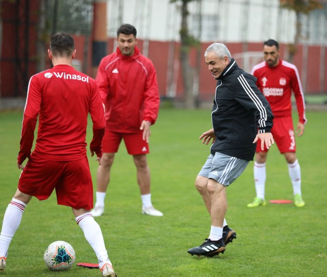 Sivasspor Yağmur Altında Çalıştı