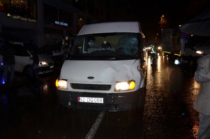 Fatsa’da Genç Çifte Araç Çarptı: 2 Yaralı