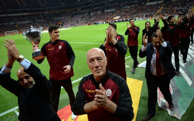 Şampiyon Galatasaray Erkek Voleybol Takımı Statta