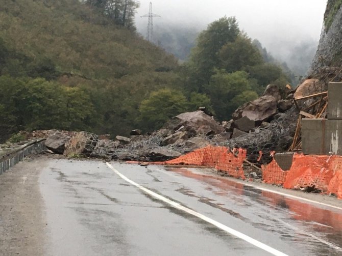 Uzungöl Yolunda Heyelan