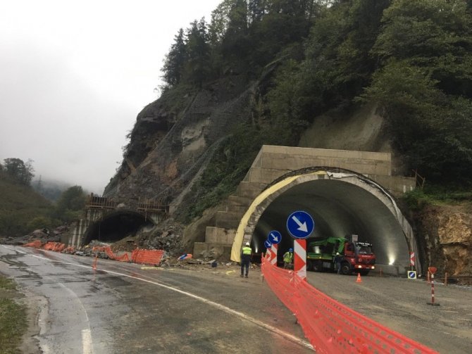 Uzungöl Yolunda Heyelan