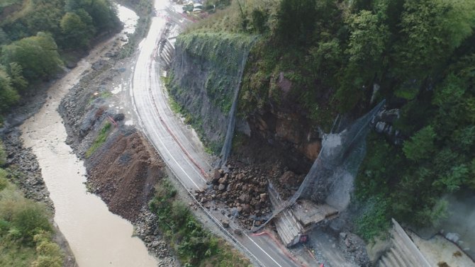 Uzungöl Yolundaki Heyelan Havadan Görüntülendi
