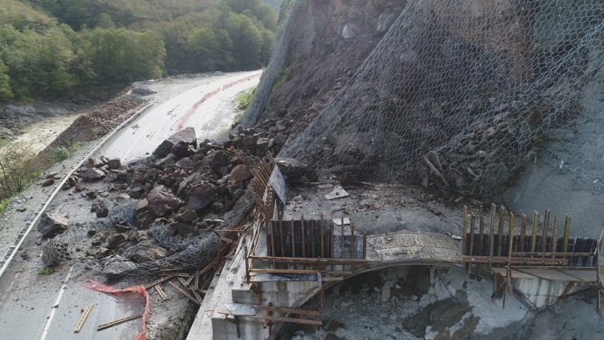 Uzungöl Yolundaki Heyelan Havadan Görüntülendi