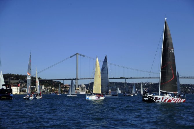 Yelkenliler, İstanbul Boğazı’nda Kıyasıya Yarıştı