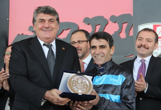 Cumhuriyet Koşusunu ’Sürgüntay’ Kazandı