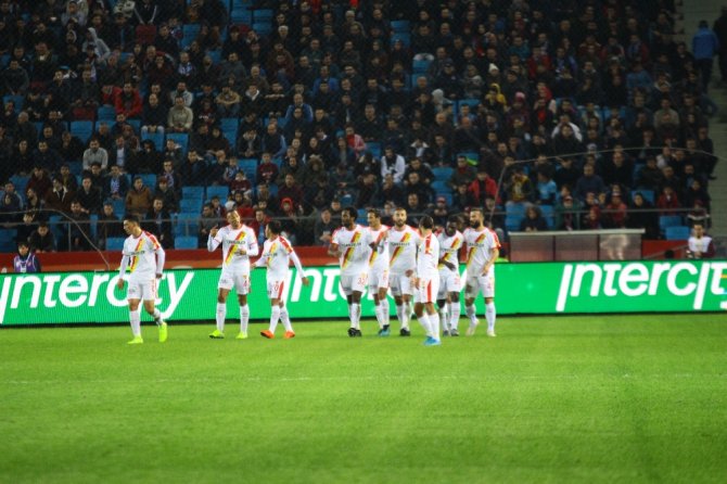 Trabzonspor’a Evinde Şok
