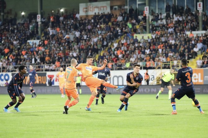 Aytemiz Alanyaspor İle Medipol Başakşehir Maçı Golsüz Bitti
