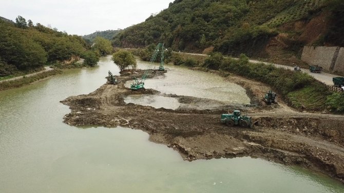 Sera Gölü’nü Çamur Ve Balçıktan Temizlemek İçin Yürütülen Çalışmalar Sürüyor