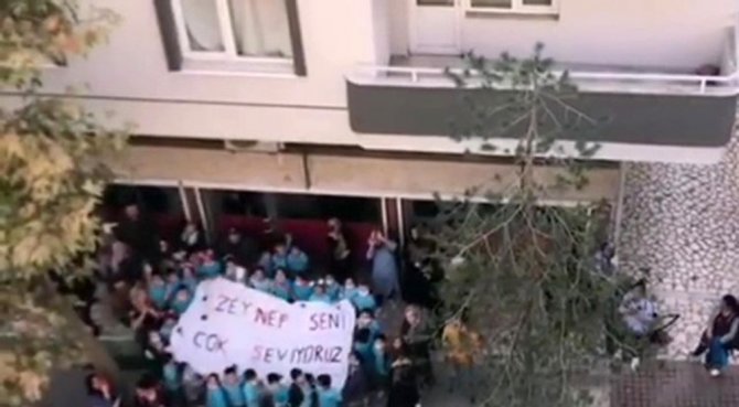 Lösemi Hastası Küçük Kıza Arkadaşlarından Ağlatan Sürpriz