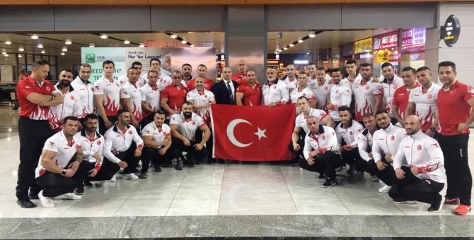 Milli Vücut Geliştirme Sporcuları Dubai’de Türkiye’yi Temsil Edecek