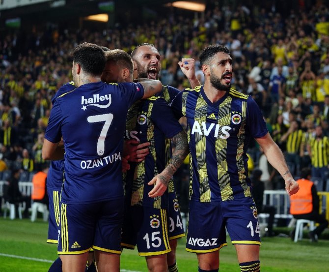 Fenerbahçe Liderlik Koltuğuna Oturdu