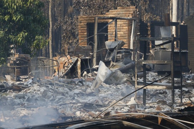 Avustralya’da Orman Yangını : 2 Ölü, 100 Ev Yıkıldı