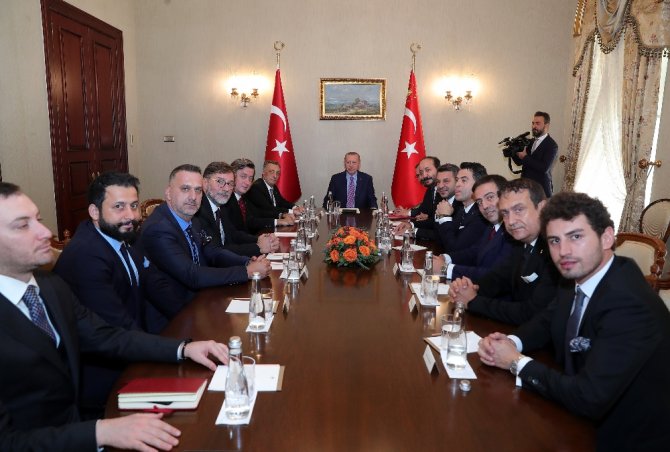 Cumhurbaşkanı Erdoğan, Beşiktaş Kulübü Yönetim Kurulu’nu Kabul Etti