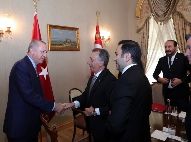 Cumhurbaşkanı Erdoğan, Beşiktaş Kulübü Yönetim Kurulu’nu Kabul Etti