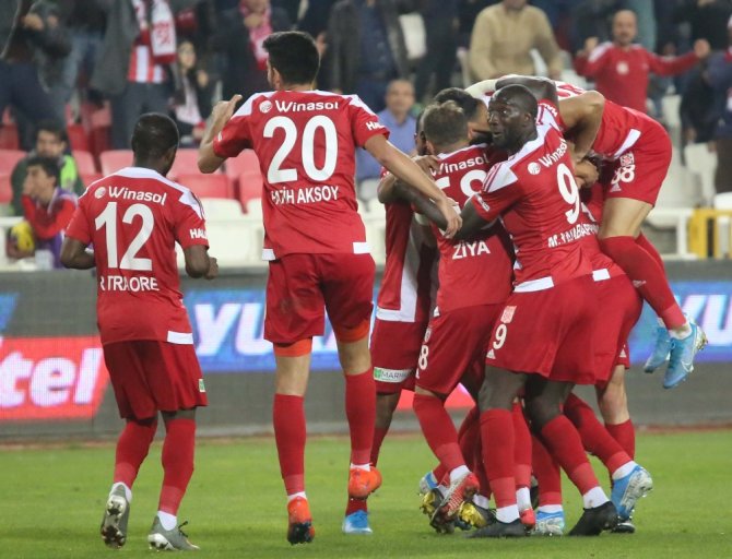 Sivasspor Maç Fazlasıyla Liderliğe Yükseldi