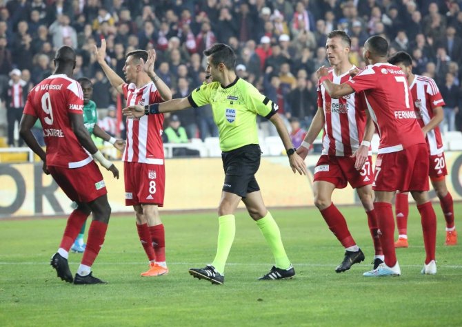 Sivasspor Maç Fazlasıyla Liderliğe Yükseldi