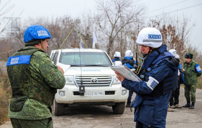 Ukrayna Askeri Ve Rusya Yanlıları Bölgeden Çekilmeyi Sürdürüyor