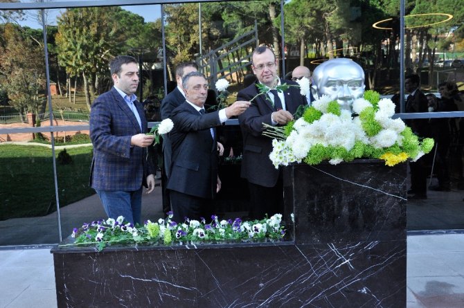 Çebi, 9’u 5 Geçe Kabataş’ta Saygı Duruşunda Bulundu