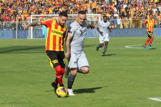 İlk Yarıyı Göztepe Önde Kapattı
