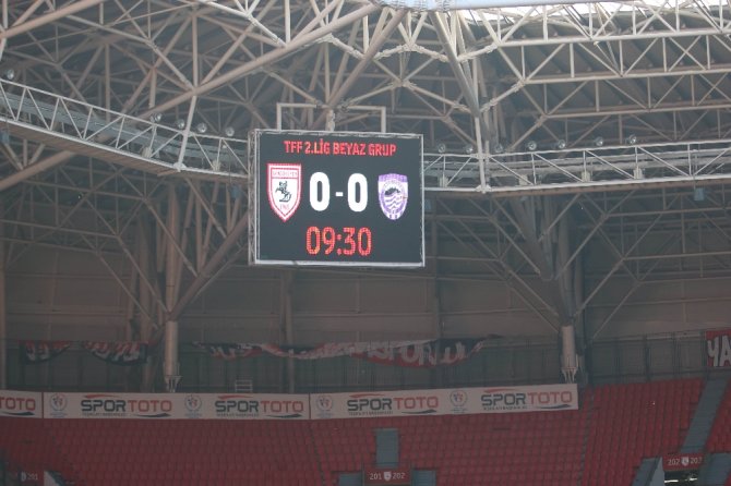 Futbolcular Maç Oynanırken 1 Dakikalık Saygı Duruşunda Bulundu