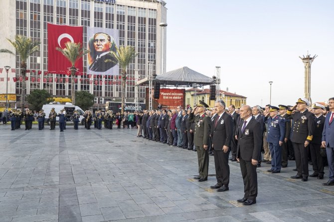 İzmir Atatürk’ü Anıyor