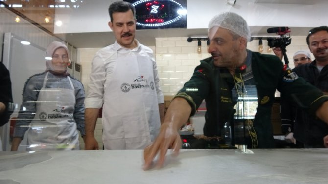 Bursalı Börekçiden Sınırdaki Askerlere 250 Kilogram Kol Böreği