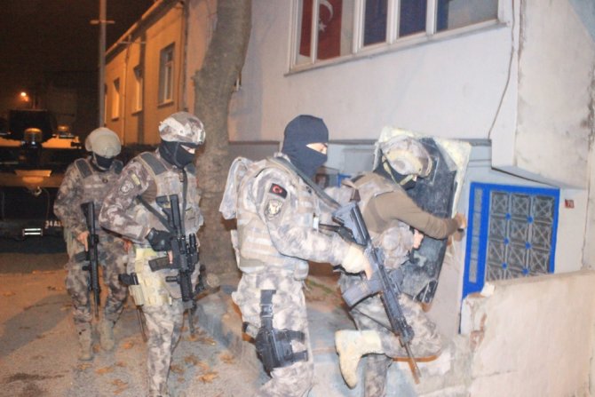 Başakşehir’de Uyuşturucu Operasyonu: 25 Gözaltı