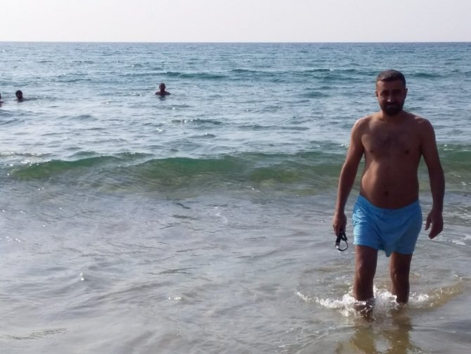 Antalya’da "Sıcak Kış Ayının" Tadını Denizde Çıkardılar