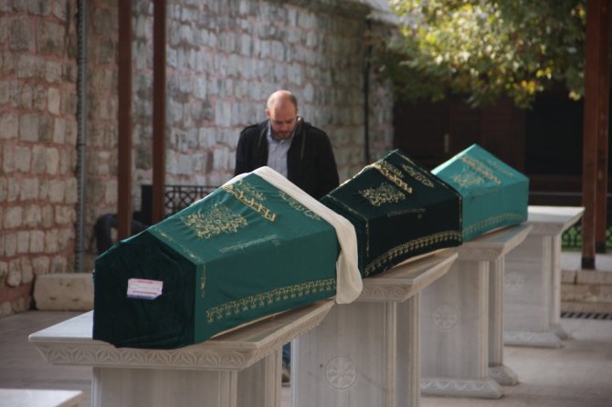 Bakırköy’de Siyanür Dehşetinde Ölen Aile Son Yolculuğuna Uğurlandı