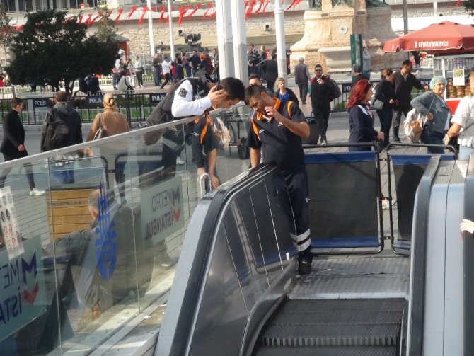Taksim Metro İstasyonu Merdivenlerinde Yangın Paniği