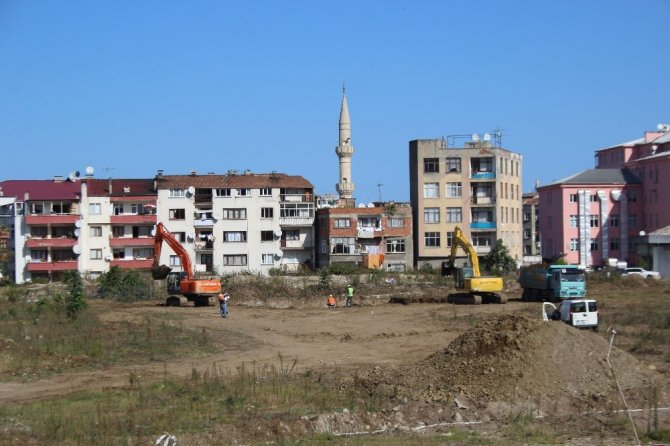 Trabzon’da Millet Bahçesi’ne Yapılacak Sahada Maç Yapılsın Mı? Yapılmasın Mı? Tartışması