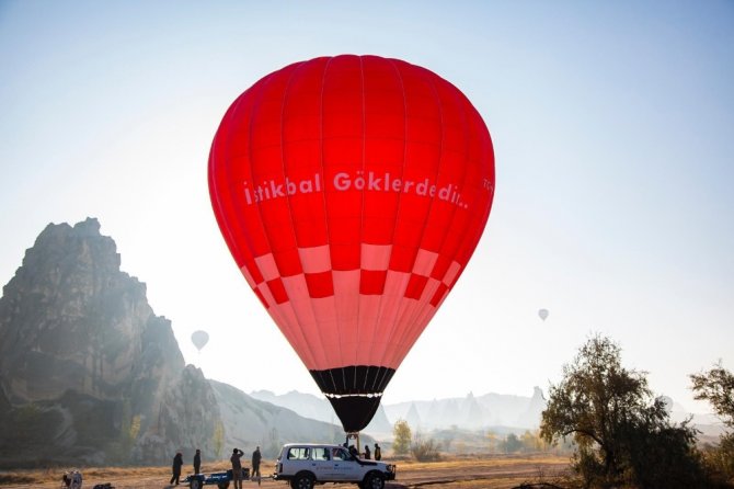 Bakan Varank, Türkiye’nin İlk Yerli Balonu İle Kapadokya’da Uçtu