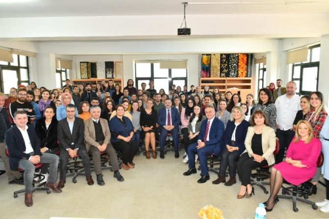 Öğrenciler, Genç’i Soru Yağmuruna Tuttu