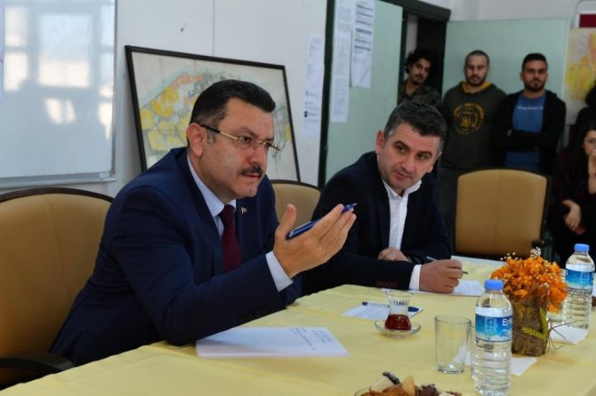 Öğrenciler, Genç’i Soru Yağmuruna Tuttu