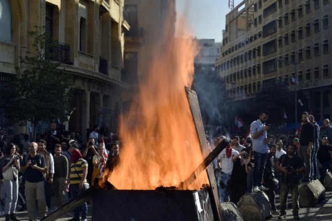 Lübnan’da Parlamento Oturumları Süresiz Ertelendi