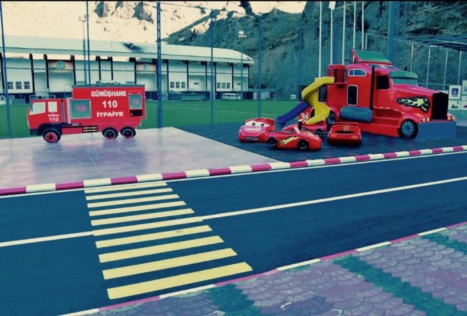 Gümüşhane’de Çocuklar Trafik Kurallarını Eğlenerek Öğreniyor