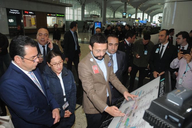 Guatemala Devlet Başkanı Jimmy Morales, İstanbul Havalimanı’nı Gezdi