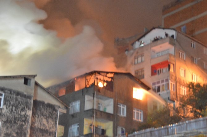 Kağıthane’de 4 Katlı Binada Korkutan Yangın