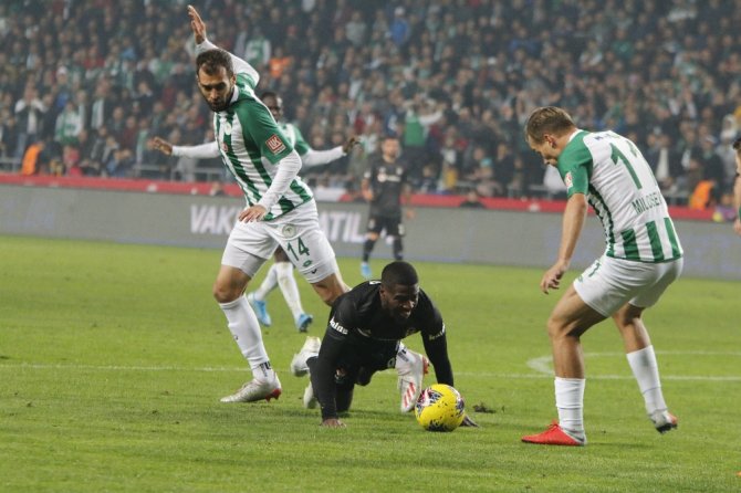 İlk Yarı Sessiz Bitti